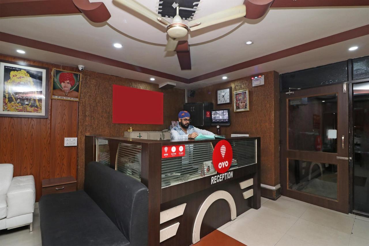 Oyo 2075 Hotel Kota Royal Exterior photo